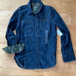 Gap boy’s button down denim shirt size medium